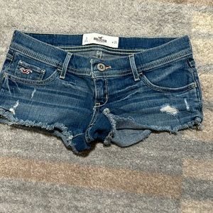 Hollister SZ3  super short distressed